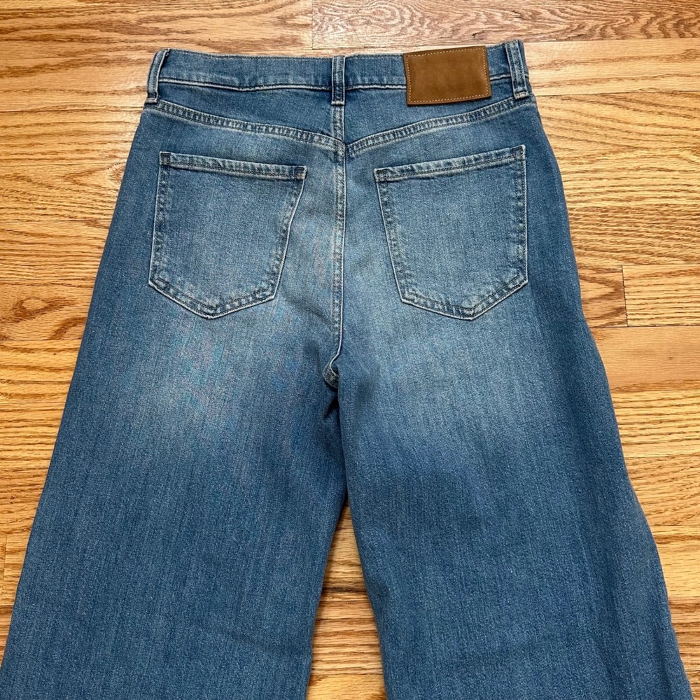 Banana Republic Icon Classic High Wide
Leg Jeans Medium Wash Size 26 - Picture 9 of 13